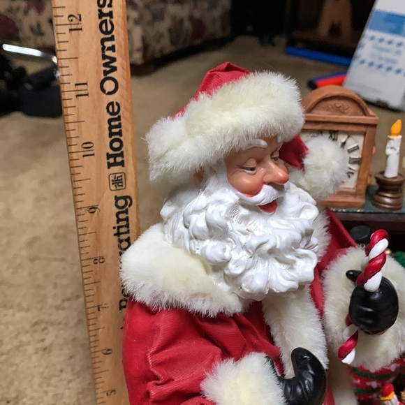 Kirkland Signature Fabric Mache Santa by the Fireplace Vintage - Picture 7 of 14